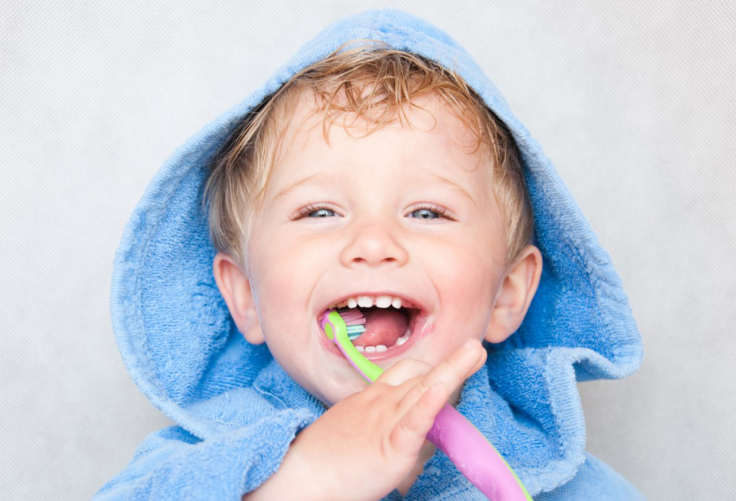 Comment prendre soin des dents de bébé et soulager ses douleurs dentaires ?  